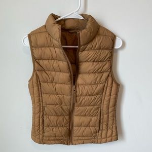 Packable puffer vest